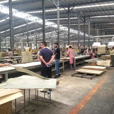 建筑模板铺板机